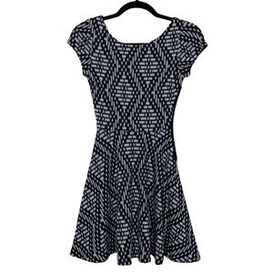 Aqua Skater Printed Short Cap Sleeve Exposed Zipper Side Scoop Neck Mini Dress